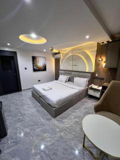 Hansbro Suites And Apartments - 0