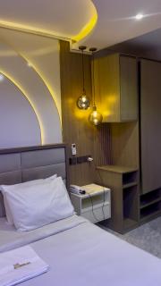 Hansbro Suites And Apartments - 4