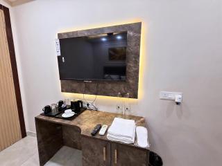 Leaf 9 Imperial, Subhash Nagar, Pacific Mall - 8