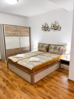 Summer Breeze Ground-Floor Studio I Patio & Parking - 9