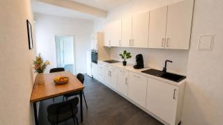 Geräumiges 4-Zimmer-Apartment - 8 Boxspringbetten, zentral, Küche, Wifi, Self Check-in - 2