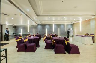 Hotel The Taj Vilas - 2