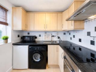 Maidstone Executive City Centre Apt with Parking - 5