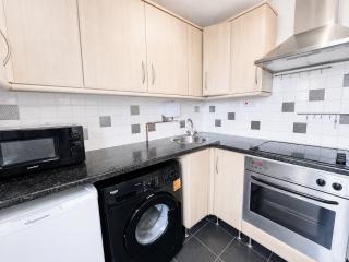 Maidstone Executive City Centre Apt with Parking - 4