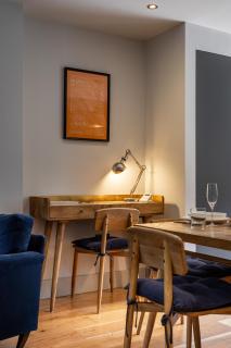 Stylish 2 bedroom self-contained apartment in the heart of Clifton Village - 1
