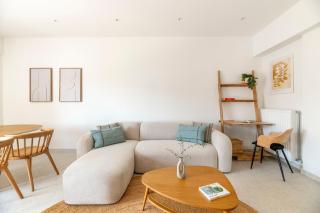 Stavros Niarchos Sunlit 2BR Apartment by UPSTREET - 7