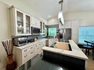 Near KSC - Peaceful Spacious Home for 6 - Fully Stocked Kitchen and Coffee Bar - 9