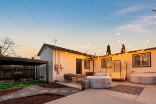 Triple Hot Tub Heaven Fire Pit and Game room - 4