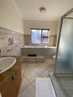 ThutlwaDitholo Lodge - 9