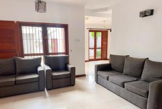 Peaceful 3-Level Luxury Home with Private Parking - 4