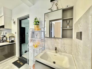 M&E Luxury Suites, Kilimani - Fully Furnished 1-Bedroom - 9