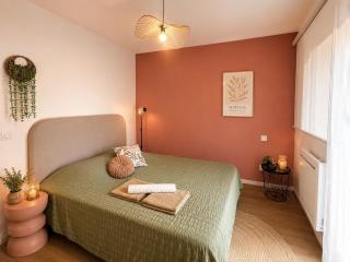 Suite Cinéma - Smart TV - Queen Size - WIFI - Gare 8 min - 4