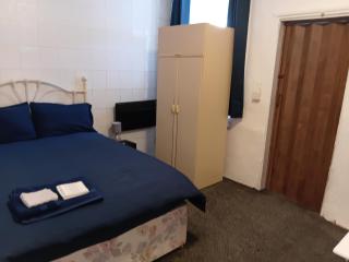 Serene Studio Retreat in Oldbury - 0