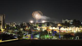 Fireworks View 2 Bedroom with Balcony Near Universal - 9