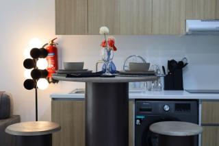 Luxe 1BR Haven - Calm Modern Escape - 1