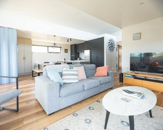Container on Callista - Modern Coastal Escape - 9