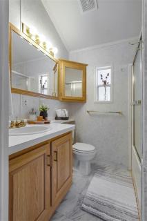 Minimalist Hideaway | WiFi, BBQ, Smart TV, Close t - 5