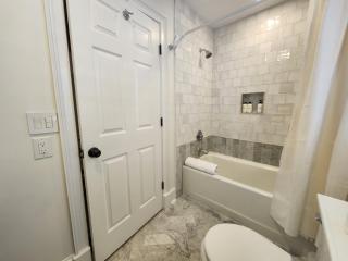 Hamilton Carriage B - Centrally Located, Courtyard - 7