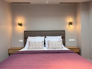 Luxury Penthouse Suite with Private Terrace - 3