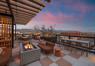 Luxe SLC Downtown Stay Pool Sauna Parking Views - 0