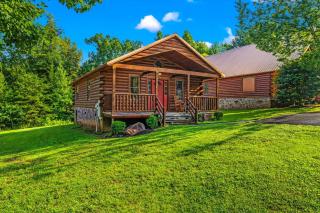Mins to DT Gatlinburg~ Hot Tub~ Community Pool - 0