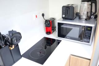 Stylish 1BR in Masdar City - Modern Comfort Prime Location - 3