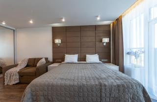 Center Skyline Luxury Apt - 9