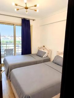 Modern Flat at Shiekh Zayed - 7