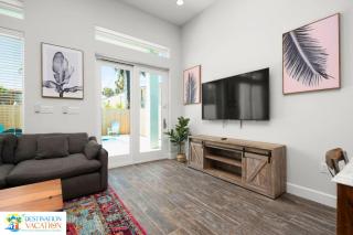 Beach Retreat w Pool 4 Bedrooms Sleeps 12 - 6