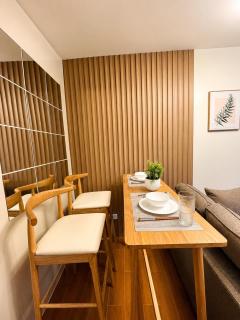 Davao Condo 2BR at Seawind With Netflix Fast Wi-Fi & Backup Wifi Near Airport and & Samal Island Ferry - 1
