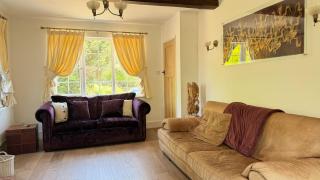 Charming 2-Bedroom Suffolk Cottage with Countryside Views - 2