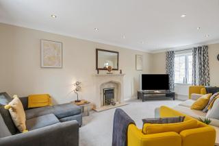 Flexible 5 Bedroom House with Games Room near EMA - 0