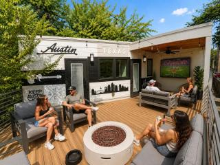 Rooftop Lounge ATX l Fire Pits & Outdoor TV - 3