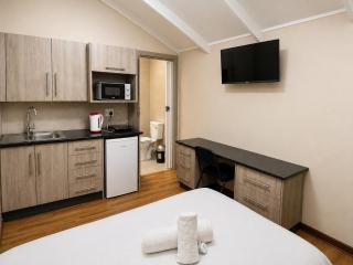 The Pine Tree, Little Log Cabin - 4