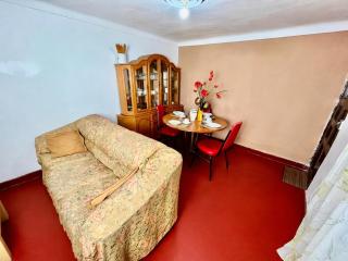 Airport House - Full Apartment with courtyard - 4