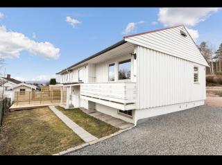 Spacious 1-Bedroom Guest Suite in Krokstadelva - 3