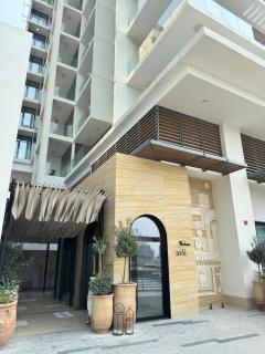 Beautiful 1BR in Financial Harbour with Marina Views - 4