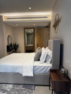 Beautiful 1BR in Financial Harbour with Marina Views - 0
