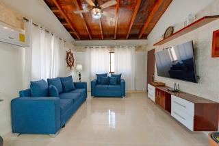 Colonial 2BR Apartment 2 mins walk to beach - 1