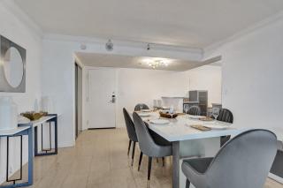 Stylish Ocean Beach Retreat Beach Service 1009 - 1