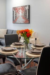 Vibrant MTL Living – 1BDR in a Top Location - 4