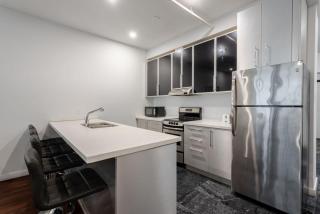 Vibrant MTL Living – 1BDR in a Top Location - 2