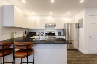 Chic City Hideaway, Vibrant Heart of Montreal - 2