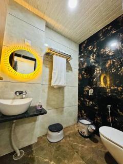 Amberi Vista Villa by Awsmberg Stays - 1