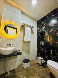 Amberi Vista Villa by Awsmberg Stays - 3