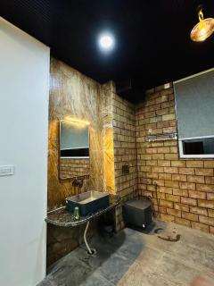 Amberi Vista Villa by Awsmberg Stays - 9