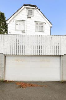One Bedroom, EV-charging, walk-in closet, garage - 6