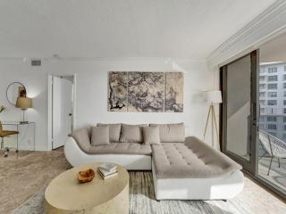 Cute Ocean View Condo Beach Service 1217 - 1