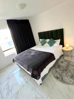 Elegant 1BR Apartment with Balcony - 8