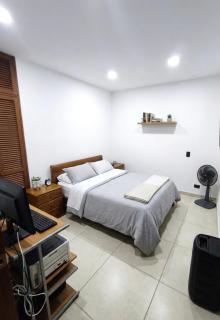 CASA COMUNA Modern apartment steps from the Graffitour - 0